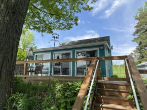 Windwood Shores a classic cottage on Waneta Lake